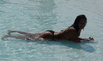 elly in piscina