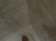 piedini sotto la doccia