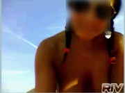 Pompino al vicino d'ombrellone